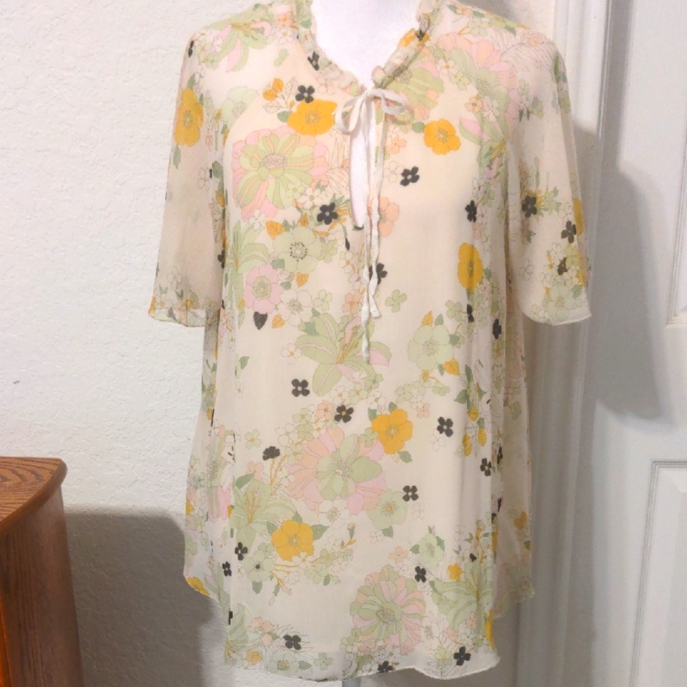 LC Lauren Conrad Sheer Lined Yellow Floral Short Sleeve Blouse Top. Size M